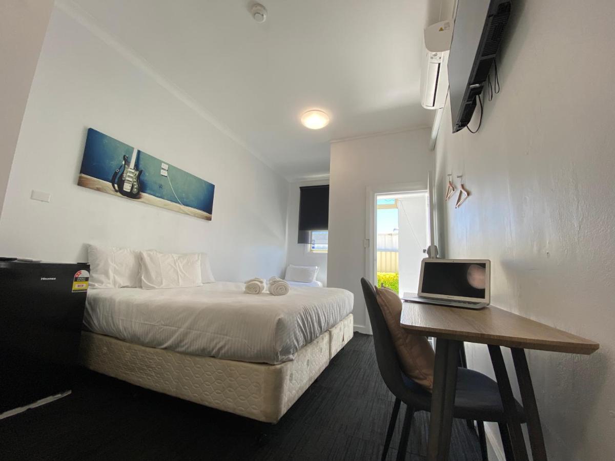 Central Motel Маджи Экстерьер фото